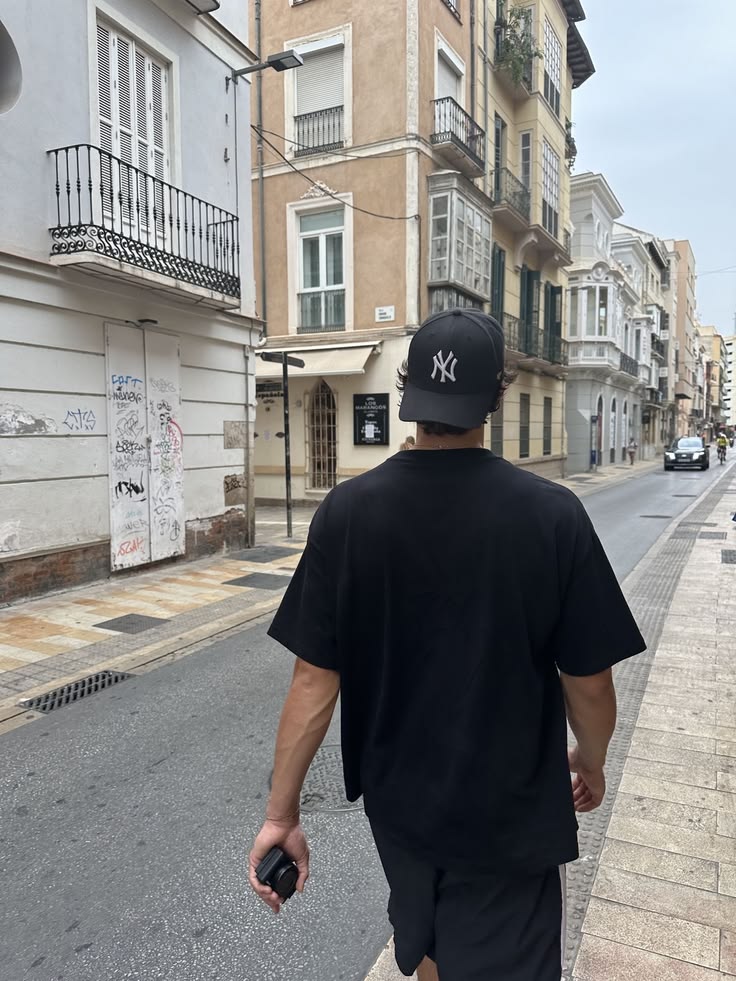 Caps